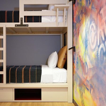 ホテル Moxy Richmond Downtown エクステリア 写真