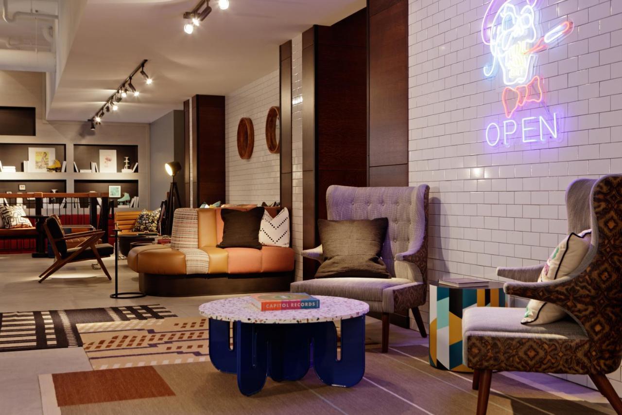 ホテル Moxy Richmond Downtown エクステリア 写真