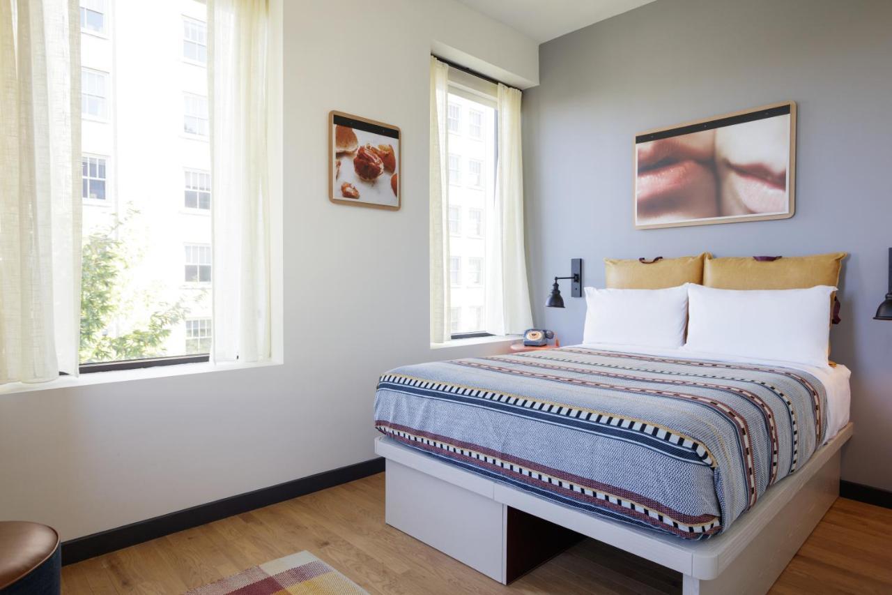 ホテル Moxy Richmond Downtown 部屋 写真