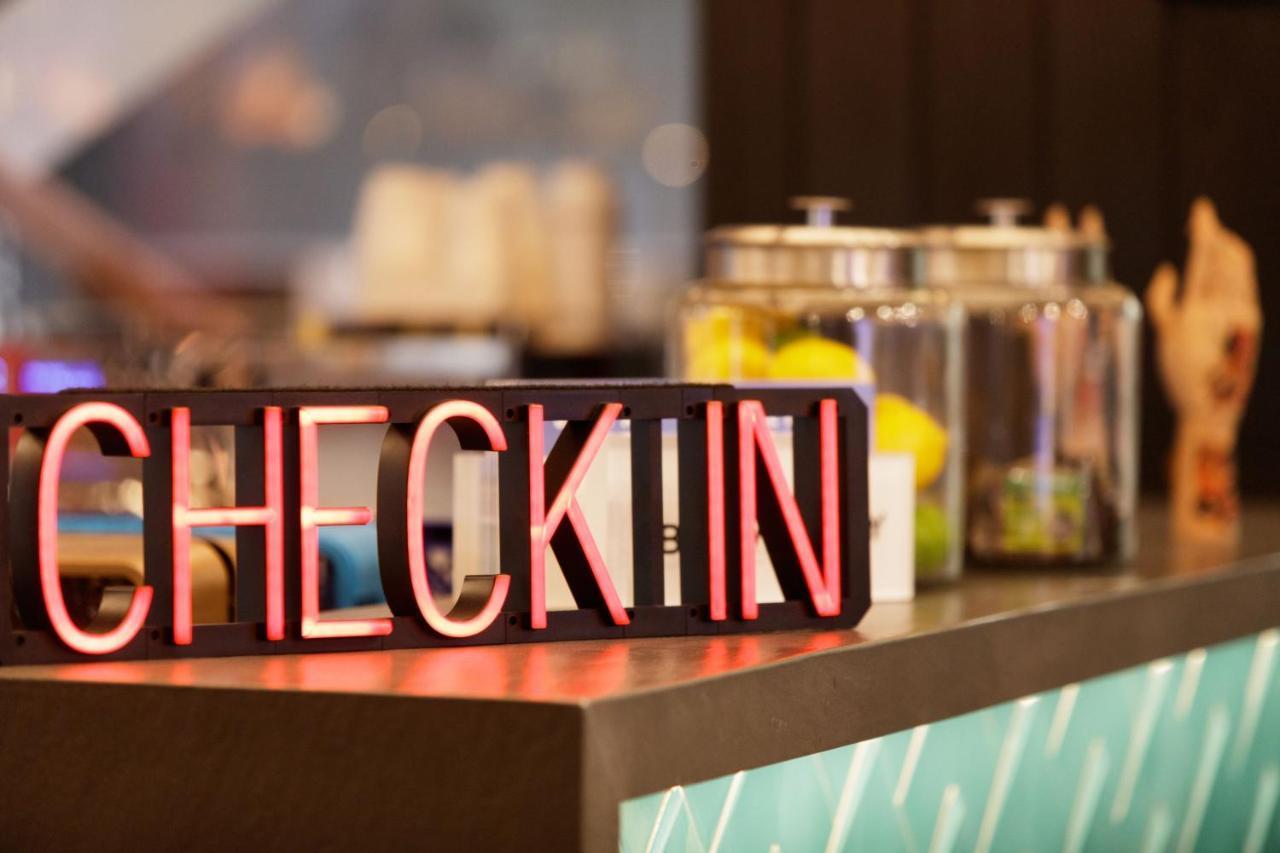 ホテル Moxy Richmond Downtown エクステリア 写真