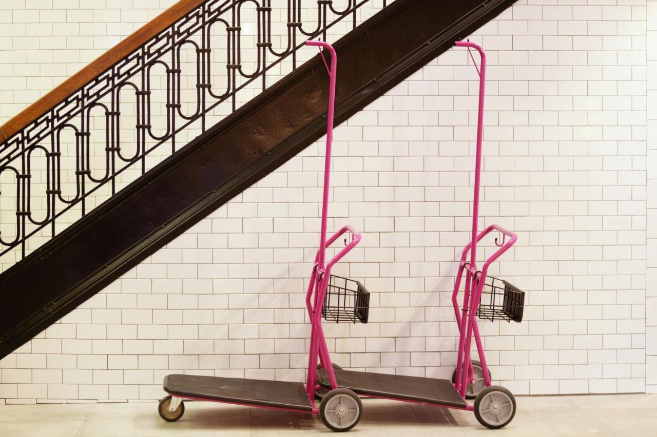 ホテル Moxy Richmond Downtown エクステリア 写真