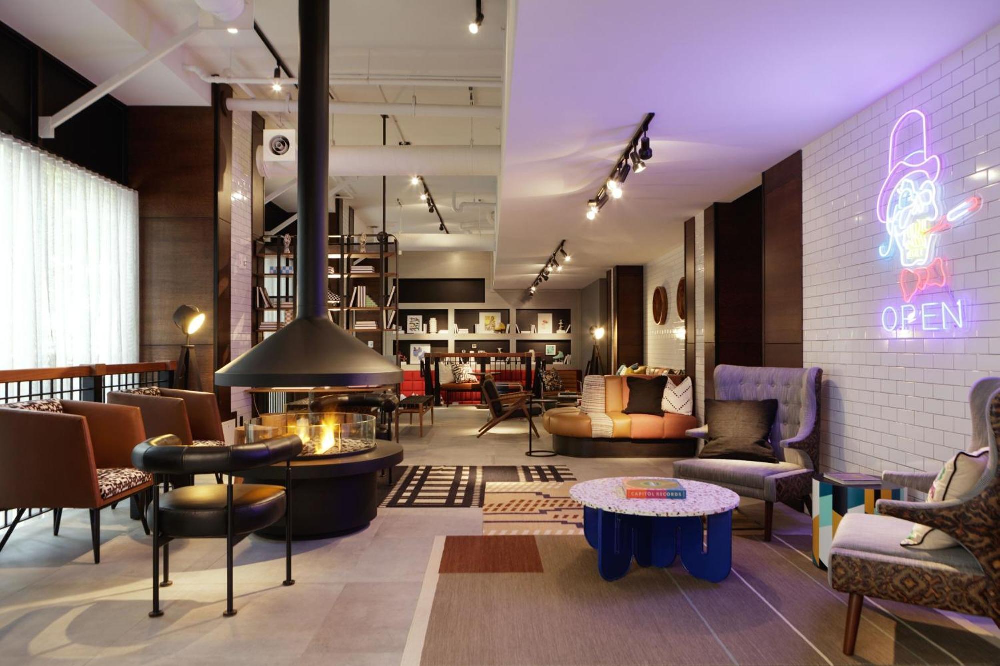 ホテル Moxy Richmond Downtown エクステリア 写真